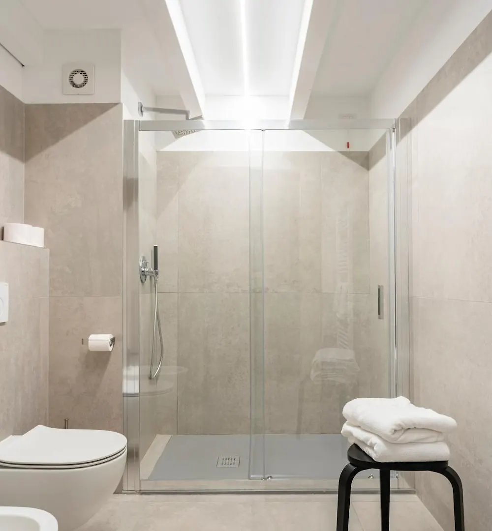Diaz Novantuno - Luxury Apartments Como City Center 0*,  Olaszország